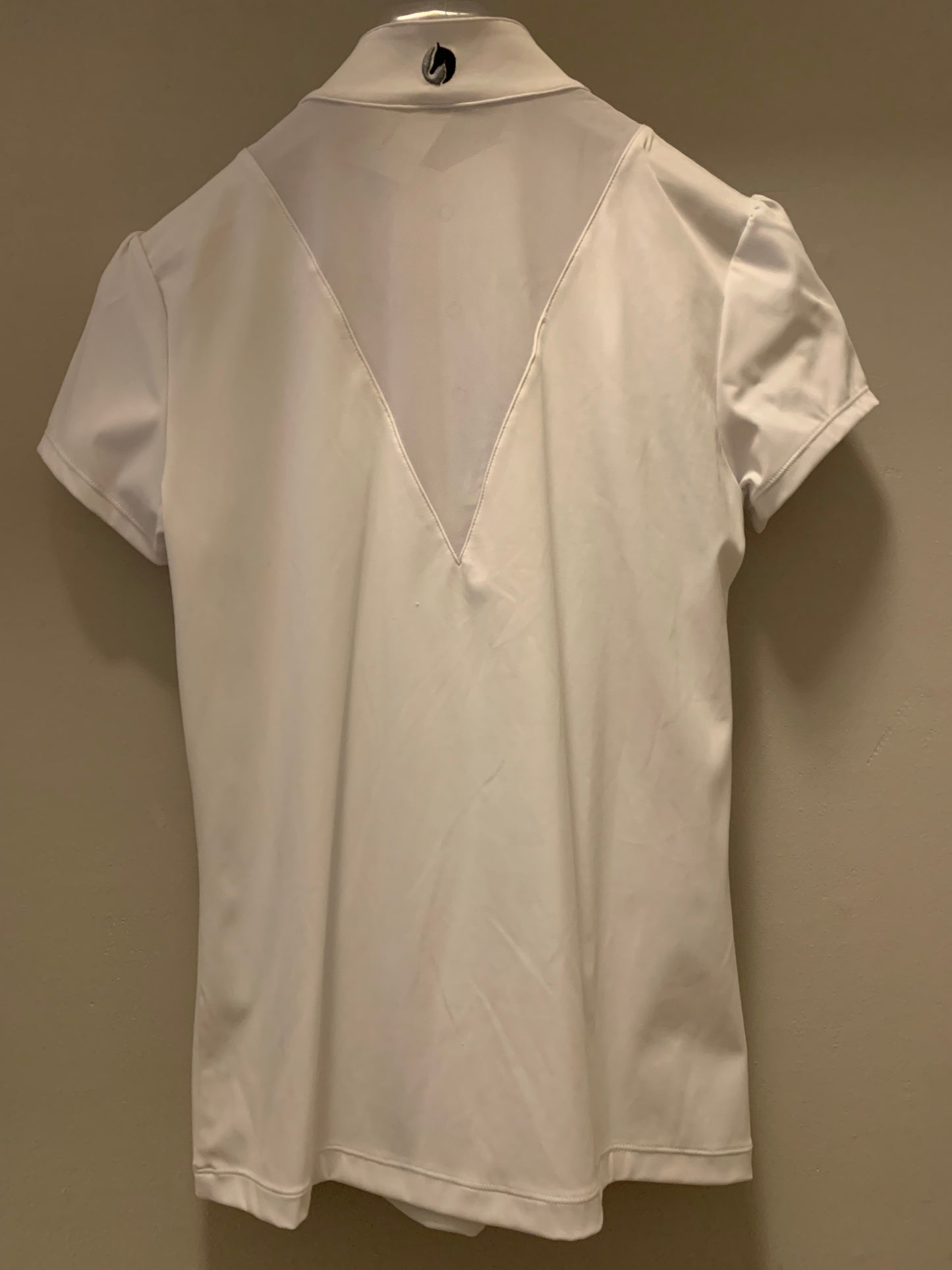 Sample-White competition shirt with short sleeve in breathable material