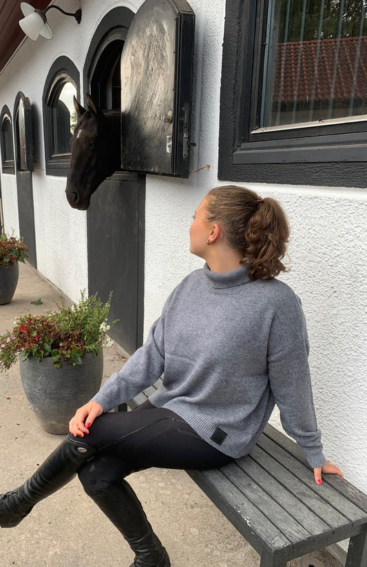 Knitted 100% wool stable-sweater